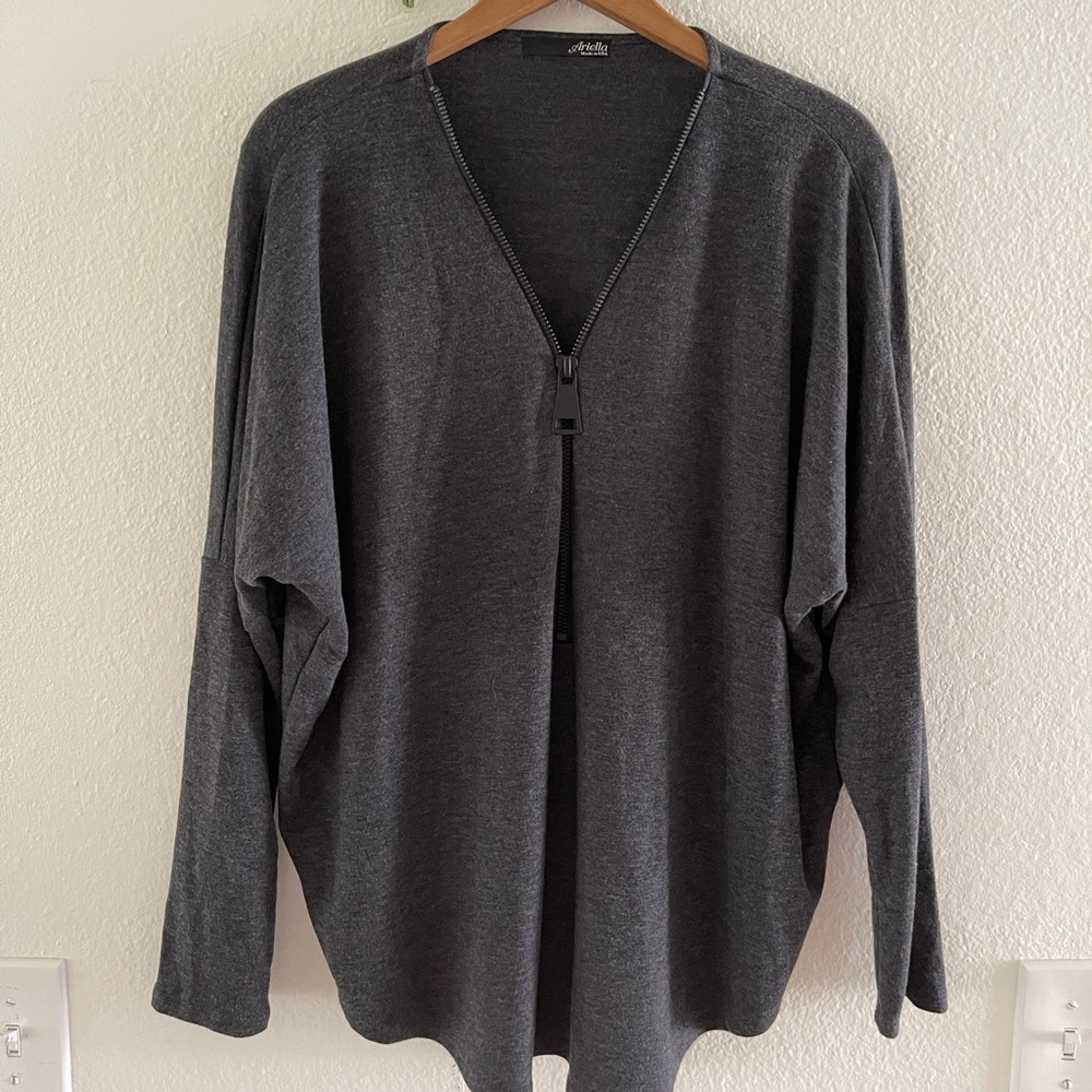 ☁️Zip Up Gray Long Sleeve Top☁️